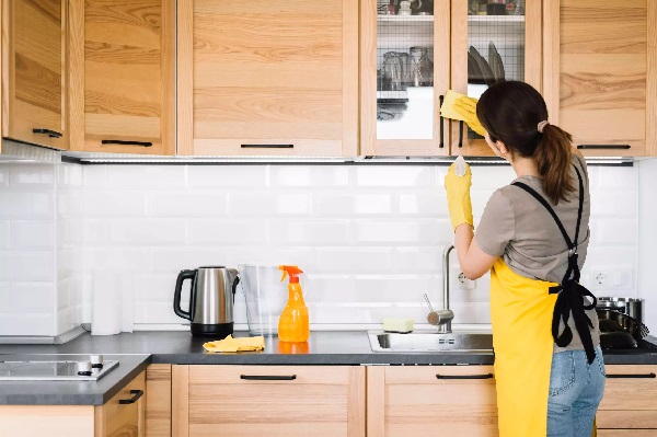 تمیز کردن کابینت آشپزخانه
