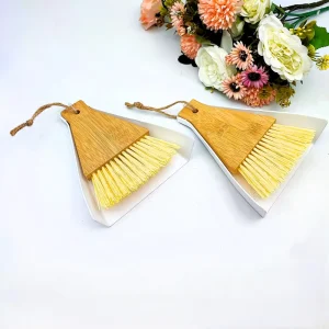 lihome-triangle-broom-dustpan-front-01-webp